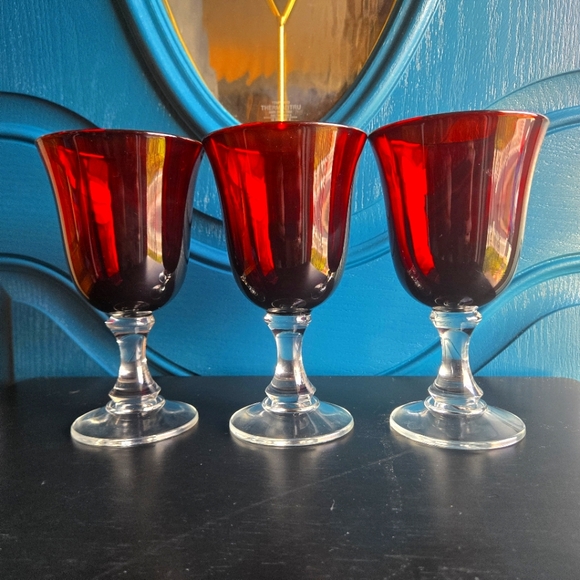 Set of 3 Vintage Arc International Knight's Tale Ruby Red Goblets 14 oz - Picture 1 of 16